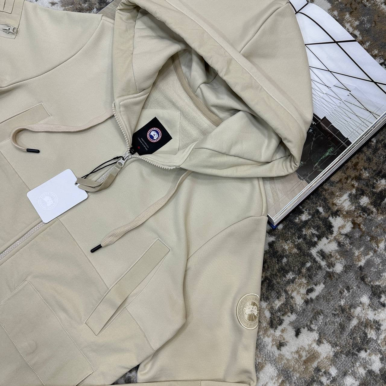 CNADA-GOOSE ZIP JACKET-BEIGE WITH BEIGE BADGE