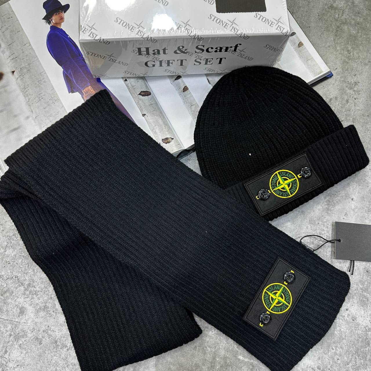 STNE HAT AND SCARF BLACK WITH BOX