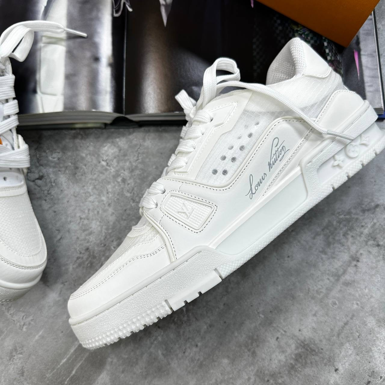 LVE TRAINER -ALL WHITE