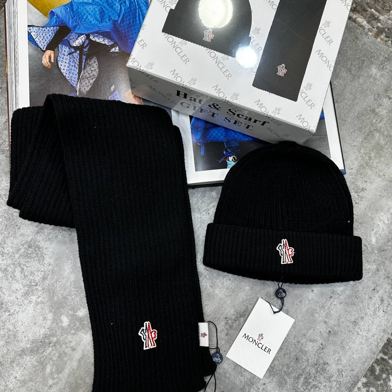 MNCLR HAT AND SCARF SET BLACK WITH BOX