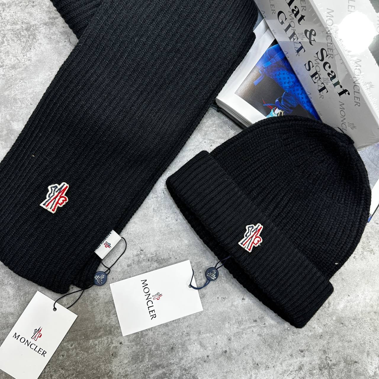 MNCLR HAT AND SCARF SET BLACK WITH BOX