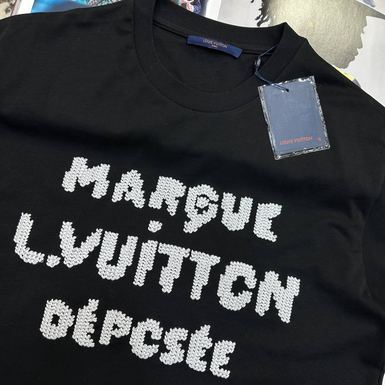 L.V fRONT BIG LOGO TSHIRT-BLACK