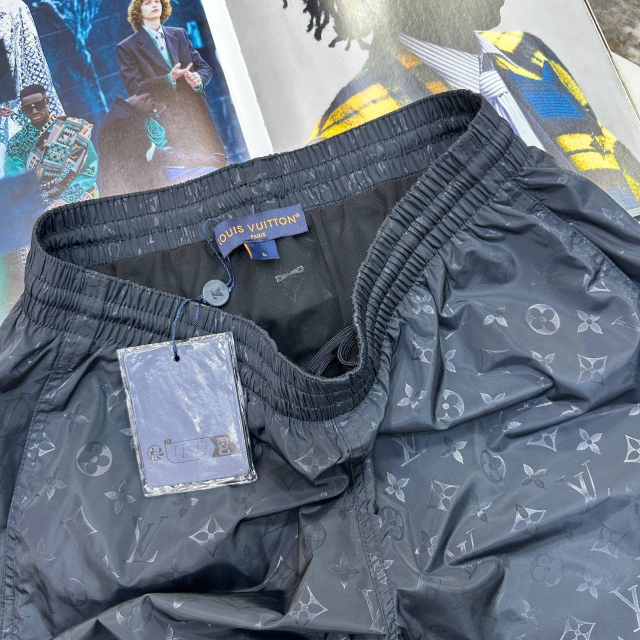 L.V SWIM SHORTS BLACK