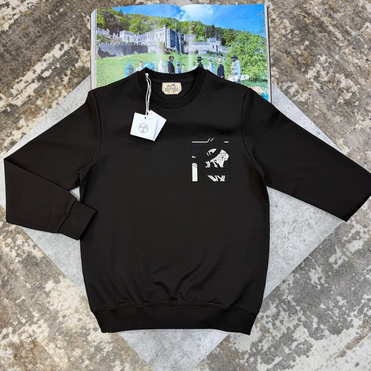 HRMS FRONT BADGE JUMPER BLACK