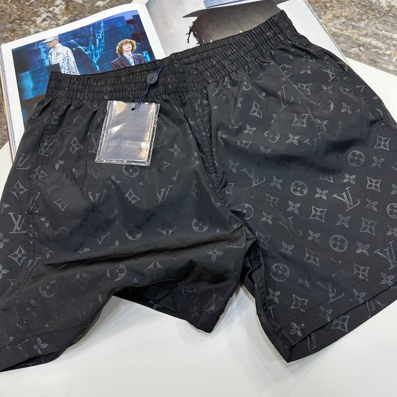 L.V SWIM SHORTS BLACK