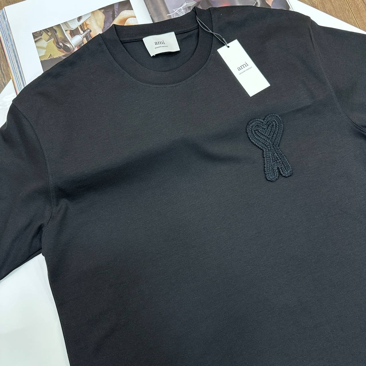 AMI FRONT BADGE TSHIRT-BLACK