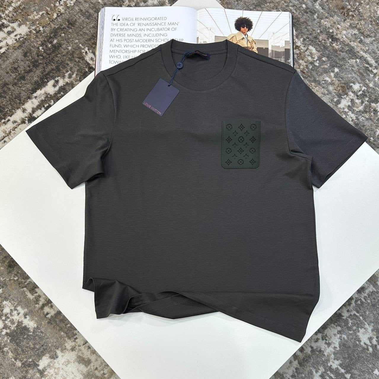 L.V FRONT POCKET TSHIRT DARK GREY