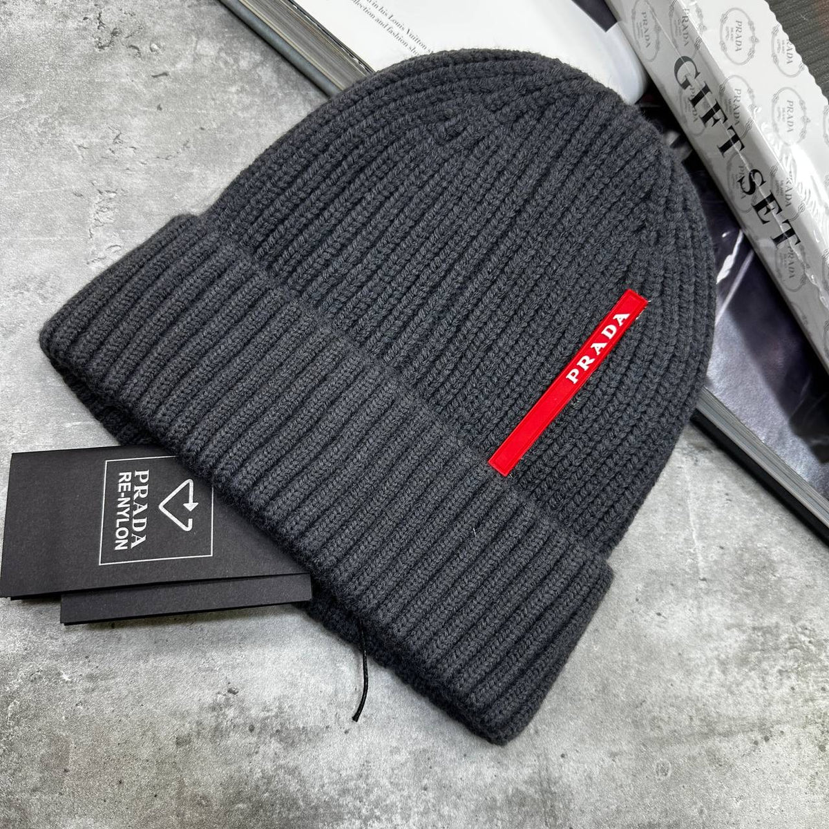 PRDA BEANIE BLACK WITH BOX