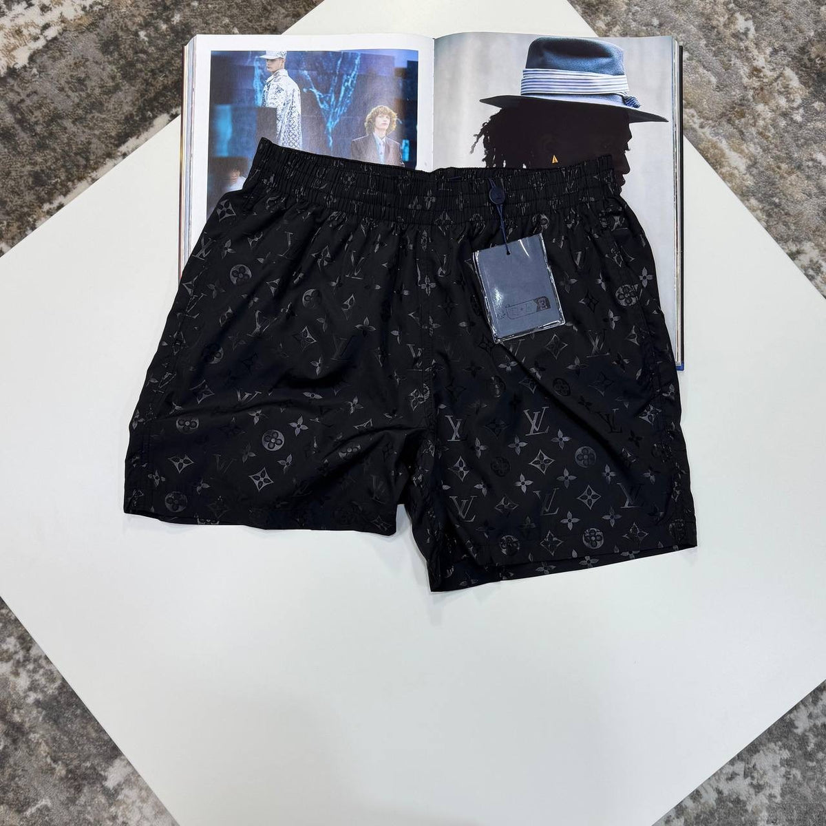 L.V SWIM SHORTS BLACK