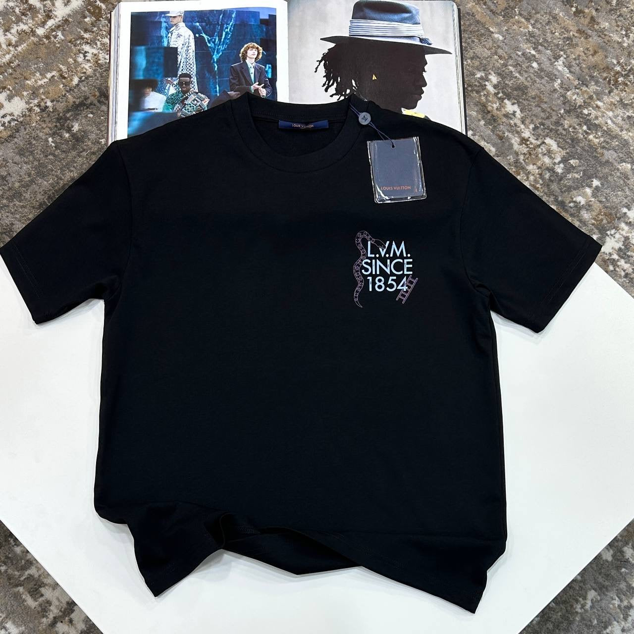 L.V BACK BIG SNAKE PRINTED TSHIRT-BLACK