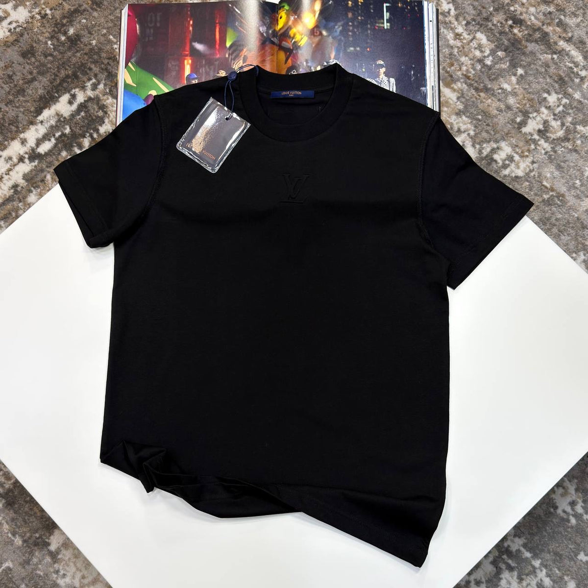 l.V FRONT SMALL LOGO TSHIRT-BLACK