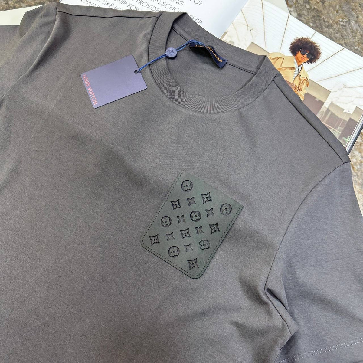 L.V FRONT POCKET TSHIRT DARK GREY