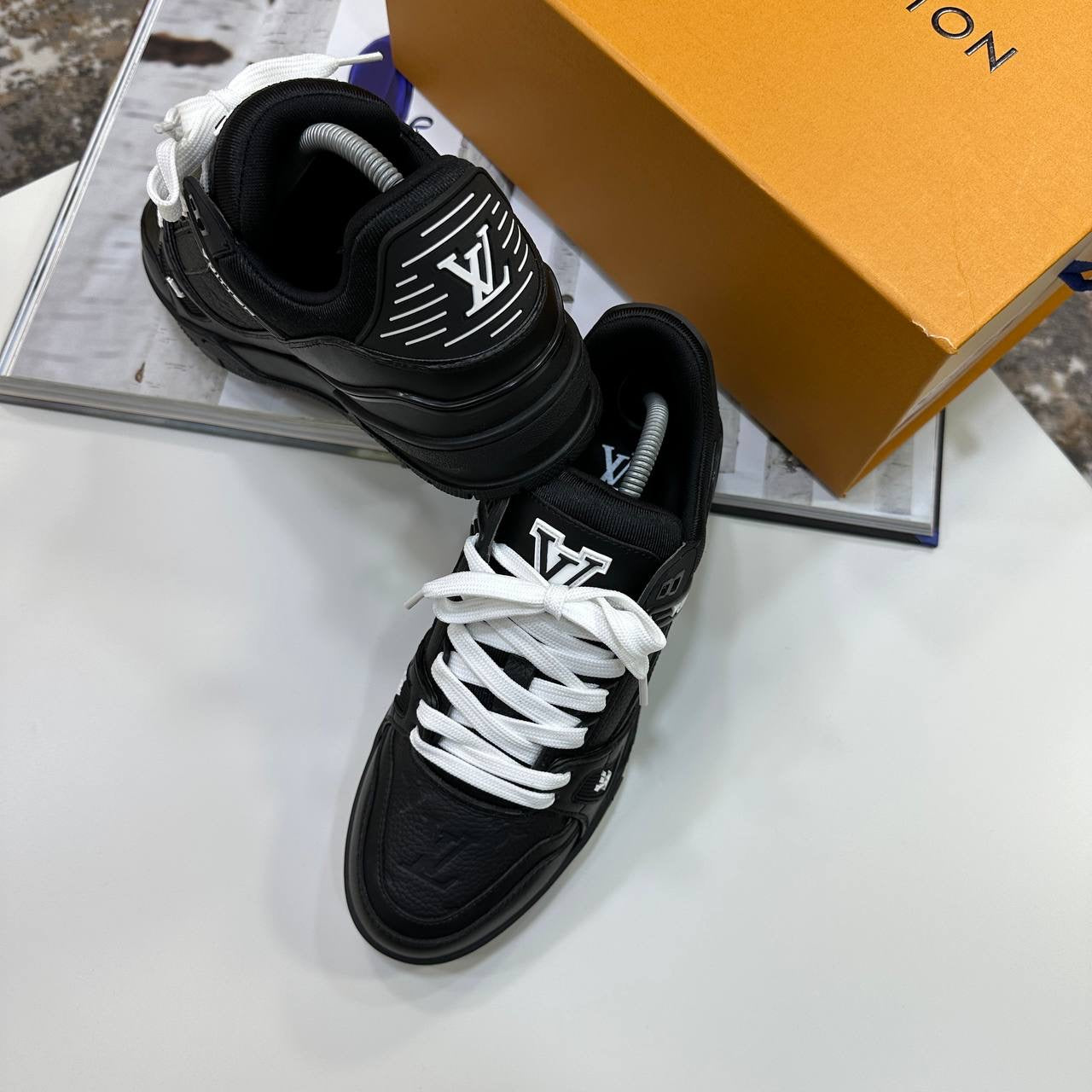 LVE TRAINER - BLACK/WHITE