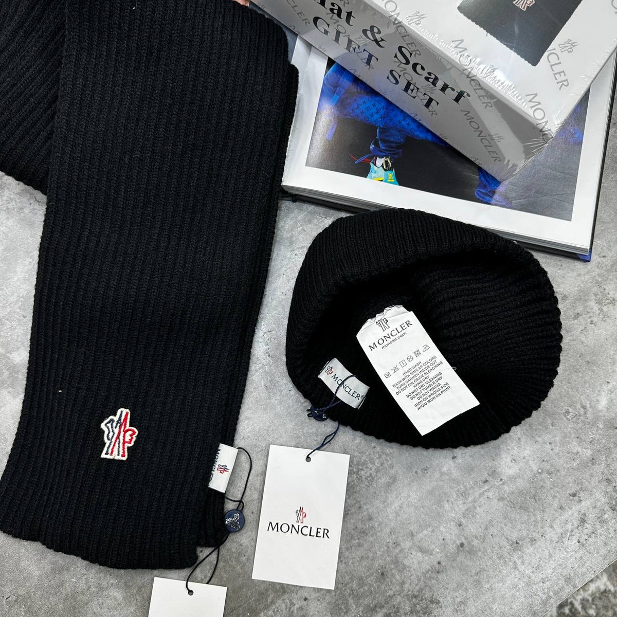 MNCLR HAT AND SCARF SET BLACK WITH BOX