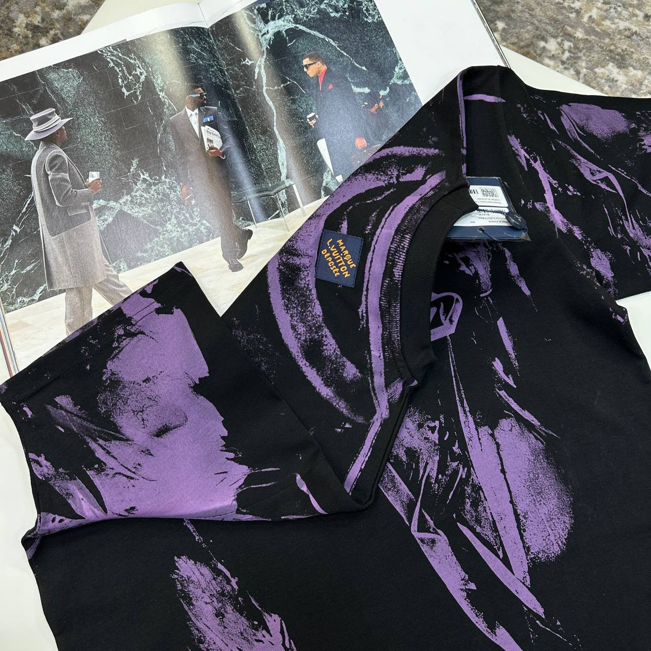 l.V TSHIRT-BLACK