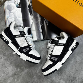 LVE TRAINER -BLACK|WHITE COLOUR