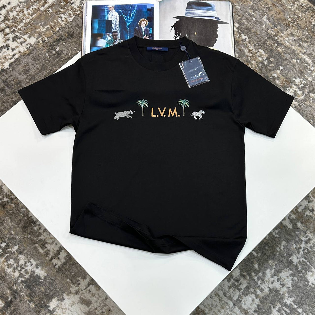 L.V TSHIRT-BLACK