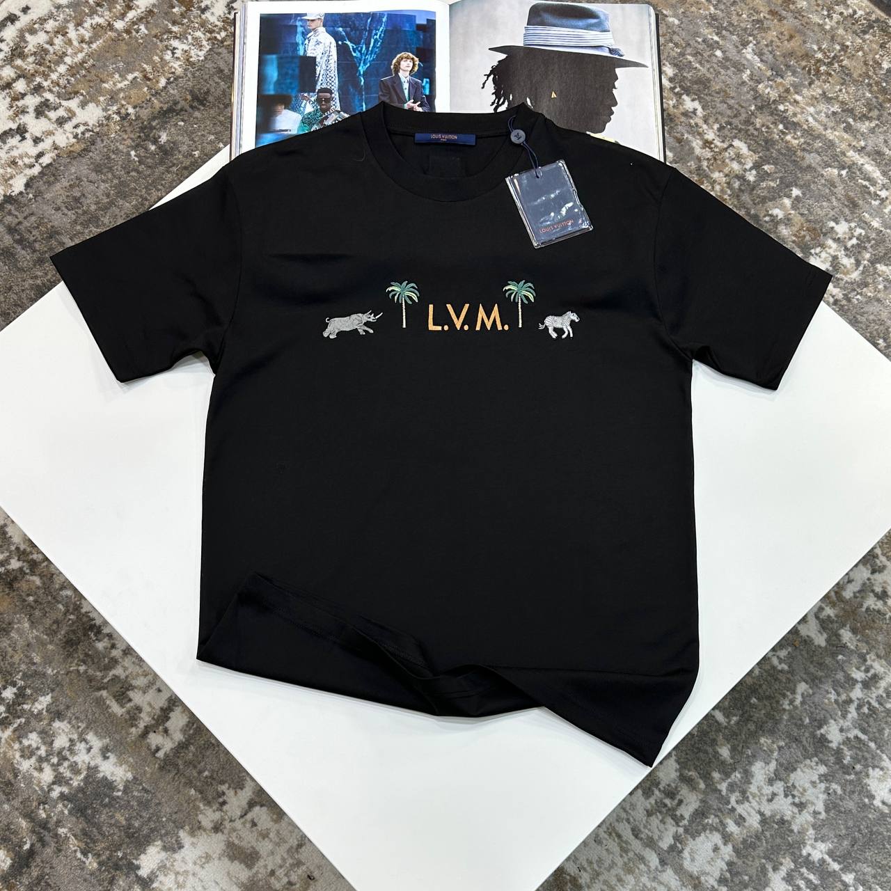 L.V TSHIRT-BLACK