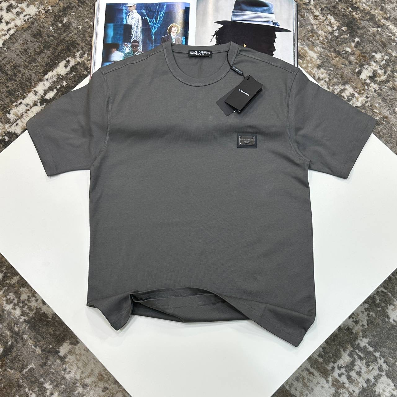 DandG METAL BADGE TSHIRT-GREY