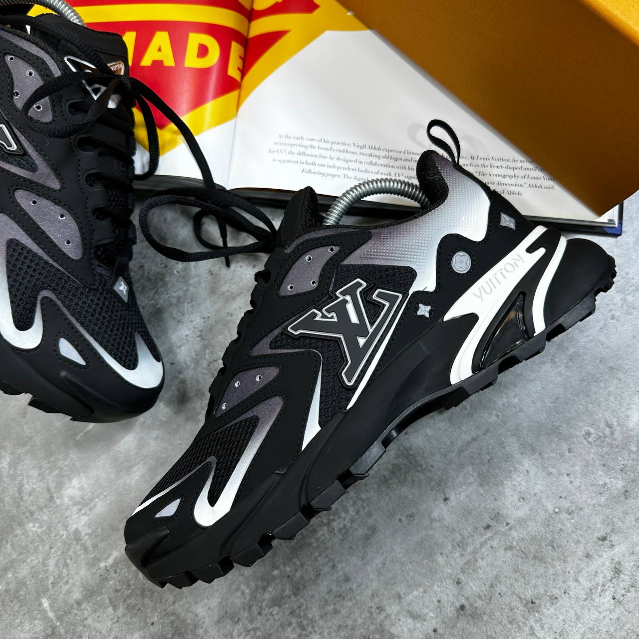 LVE TRAINER - BLACK COLOUR
