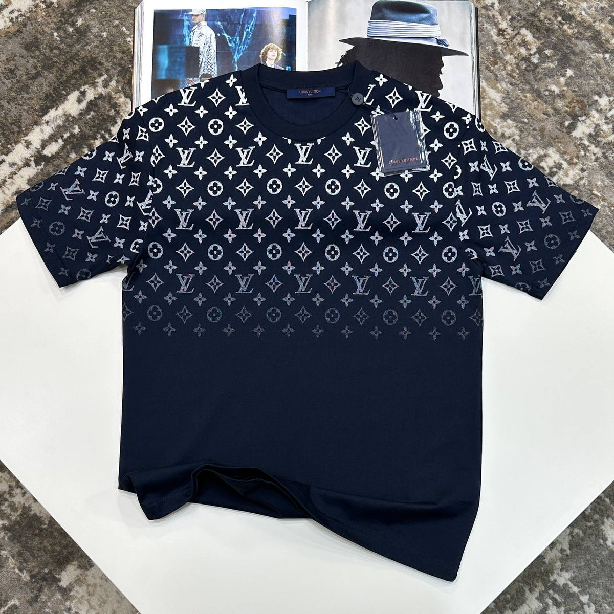 l.V TSHIRT-NAVY