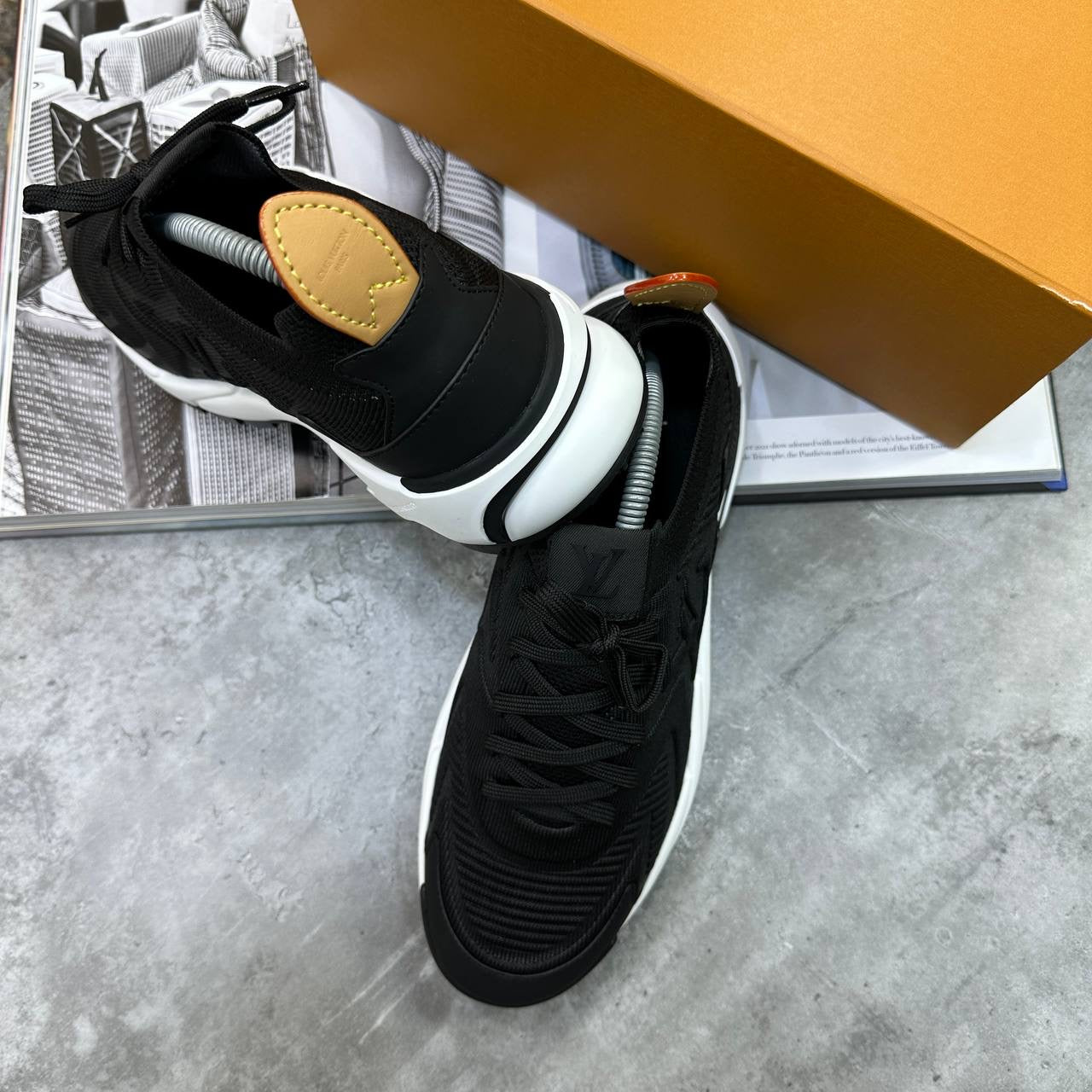 LVE TRAINER - BLACK/WHITE