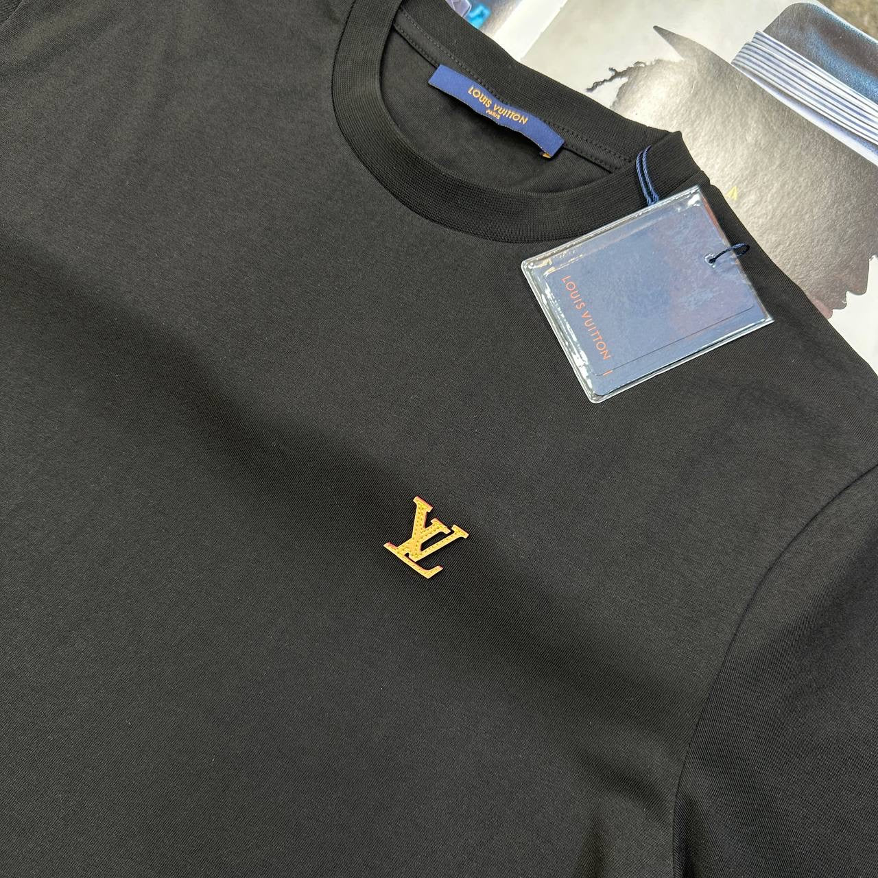 LV FRONT MINI LOGO TSHIRT BLACK