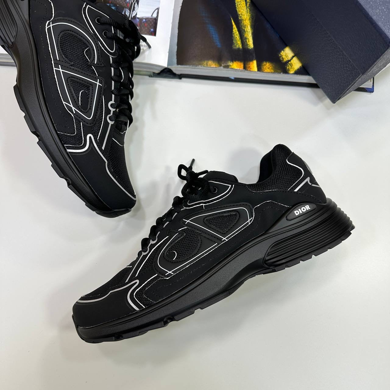 B30 TRAINER-ALL BLACK