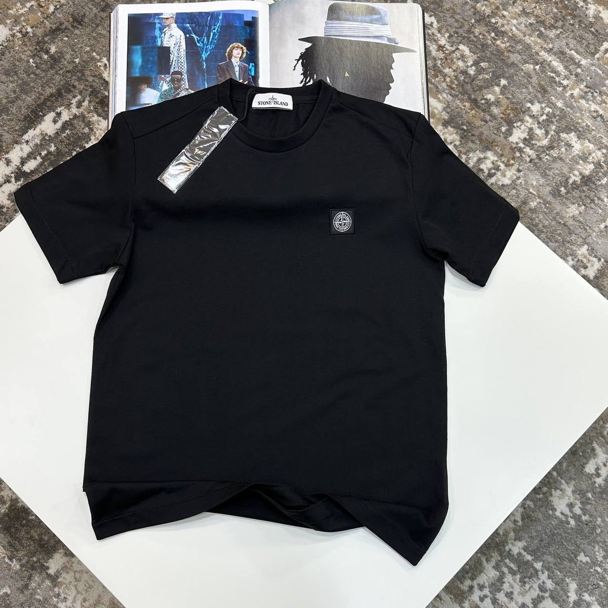 STN-ISLND TSHIRT- BLACK