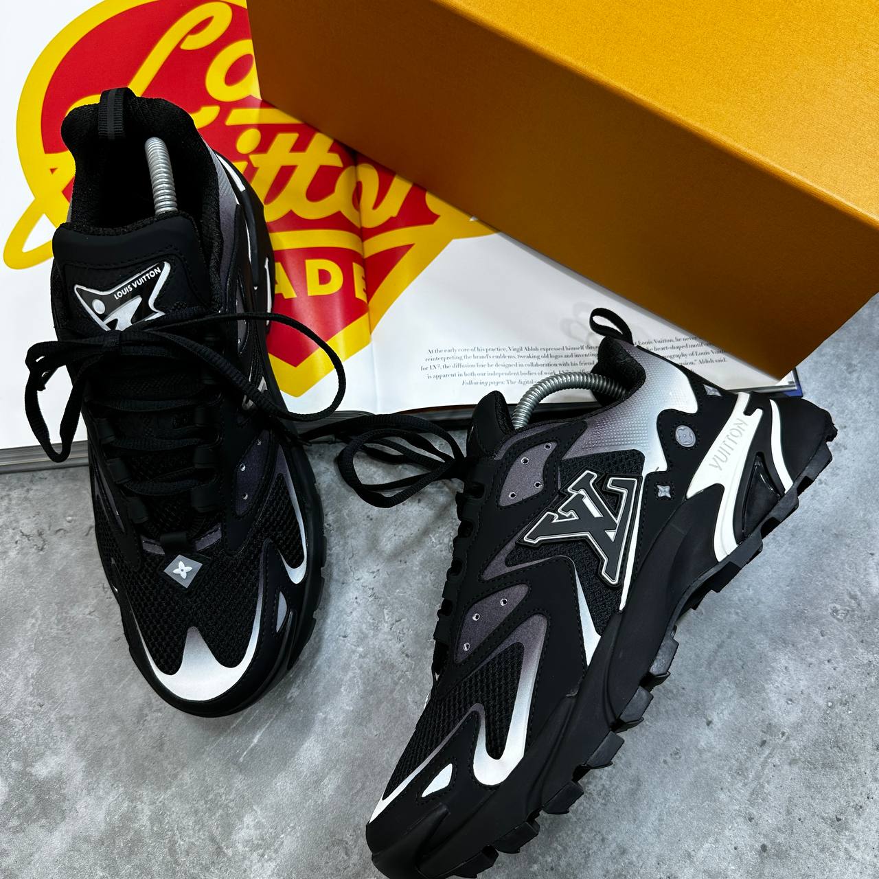 LVE TRAINER - BLACK COLOUR