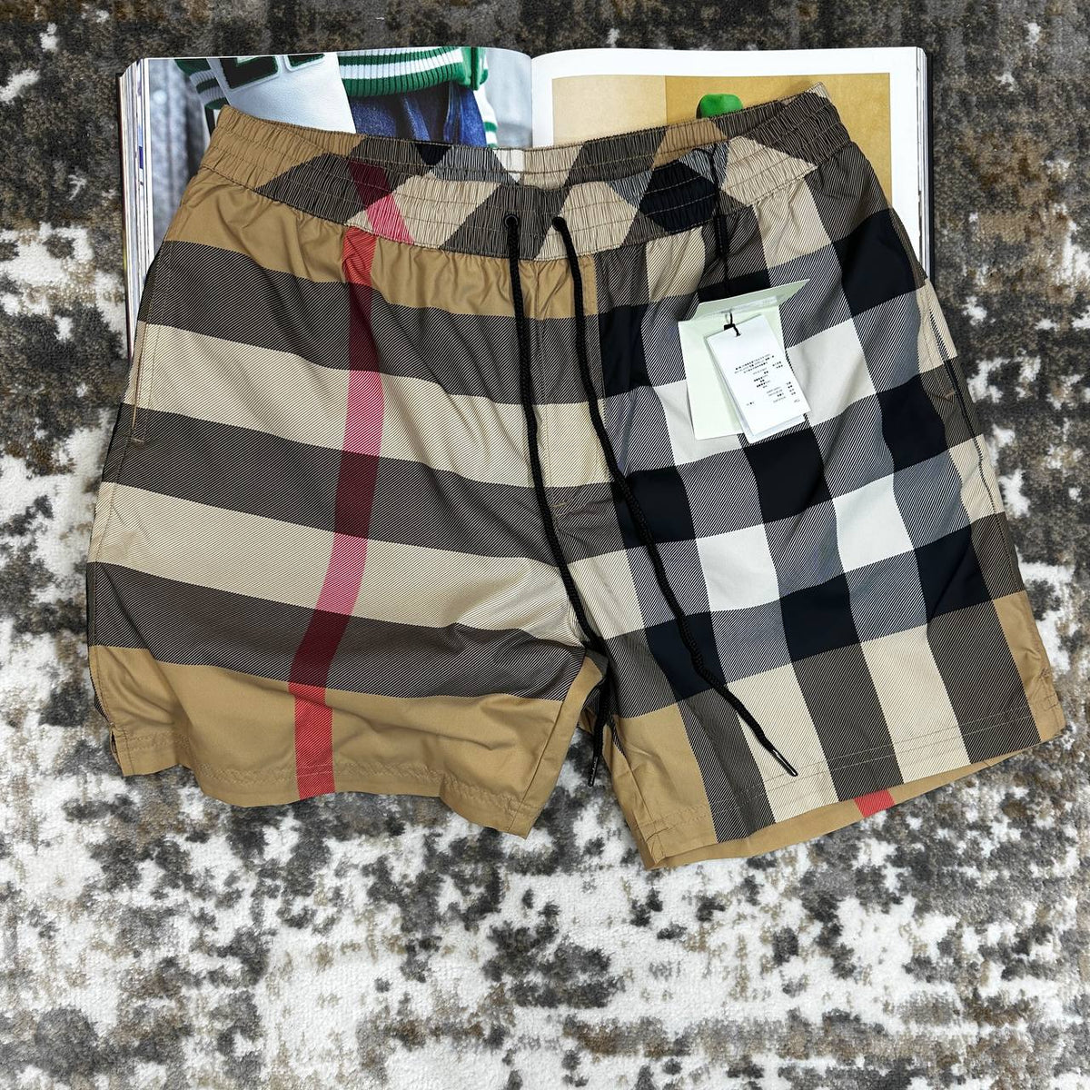 BURBERY SHORTS BLACK BEIGE
