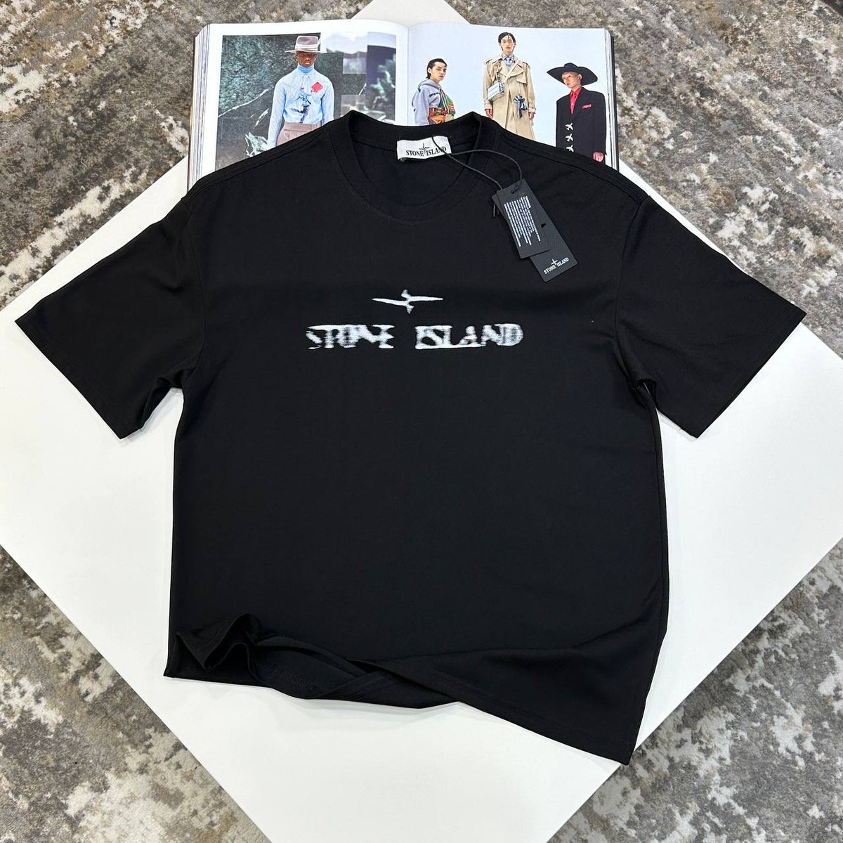 STN-ISLND TSHIRT- BLACK