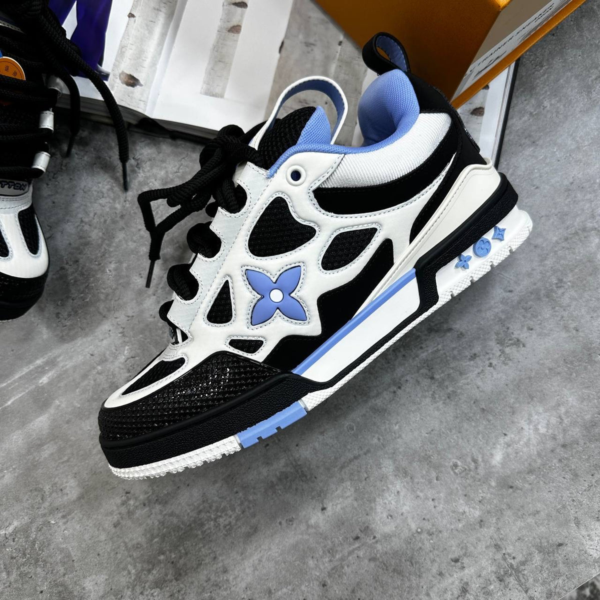LVE TRAINER -BLACK|BLUE