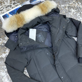 CANDA GOOSE WYNDHAM
WITH DUCK DOWN FUR - DARK GREY WITH BLACK BADGE