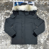 CANDA GOOSE WYNDHAM
WITH DUCK DOWN FUR - DARK GREY WITH BLACK BADGE