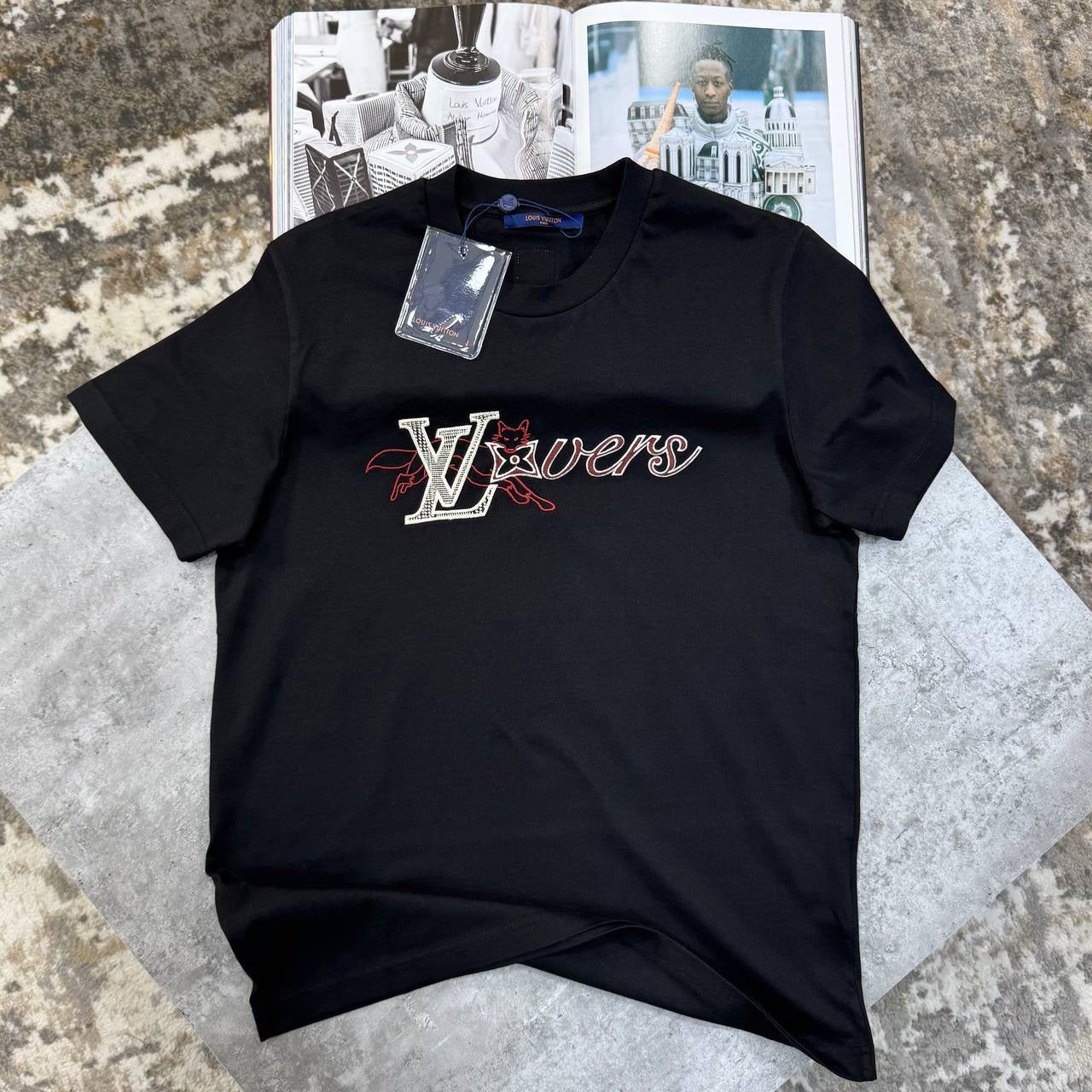 L.V TSHIRT- BLACK