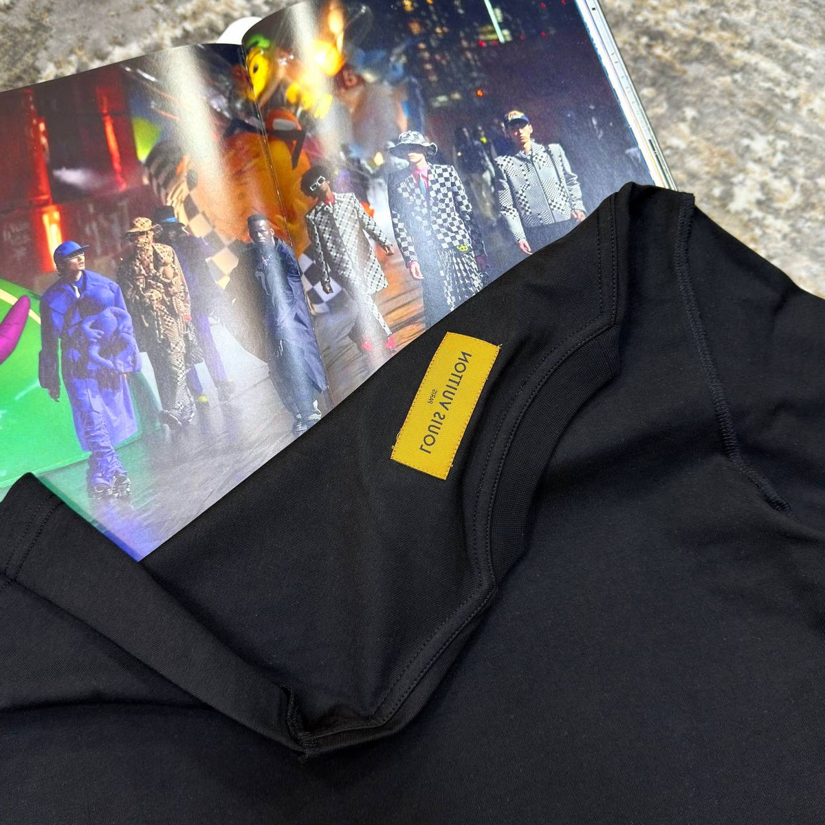 l.V FRONT SMALL LOGO TSHIRT-BLACK