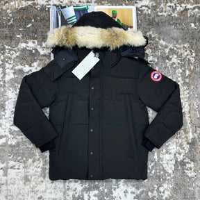 CANDA GOOSE WYNDHAM
WITH DUCK DOWN FUR - DARK GREY RED BADGE