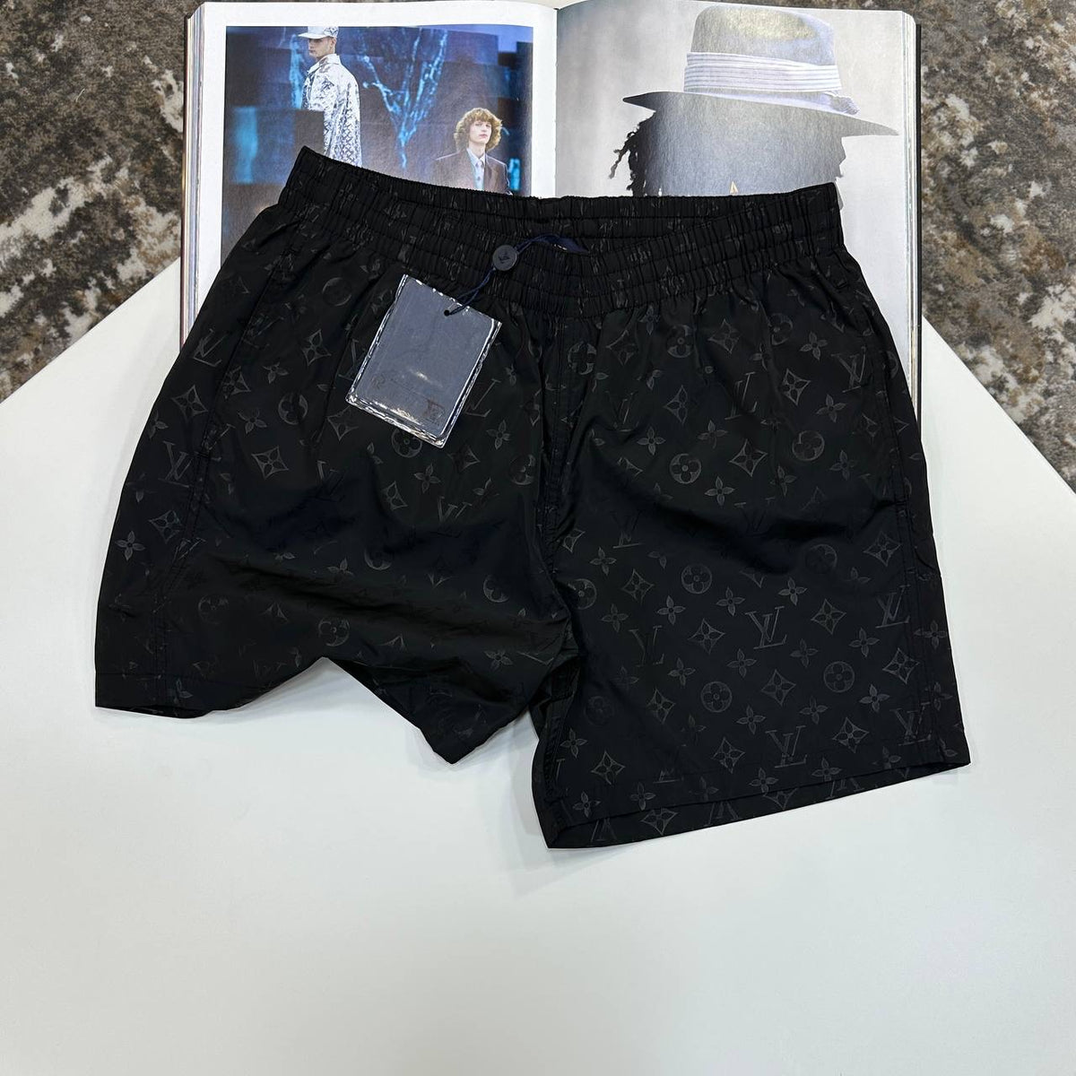 L.V SWIM SHORTS BLACK