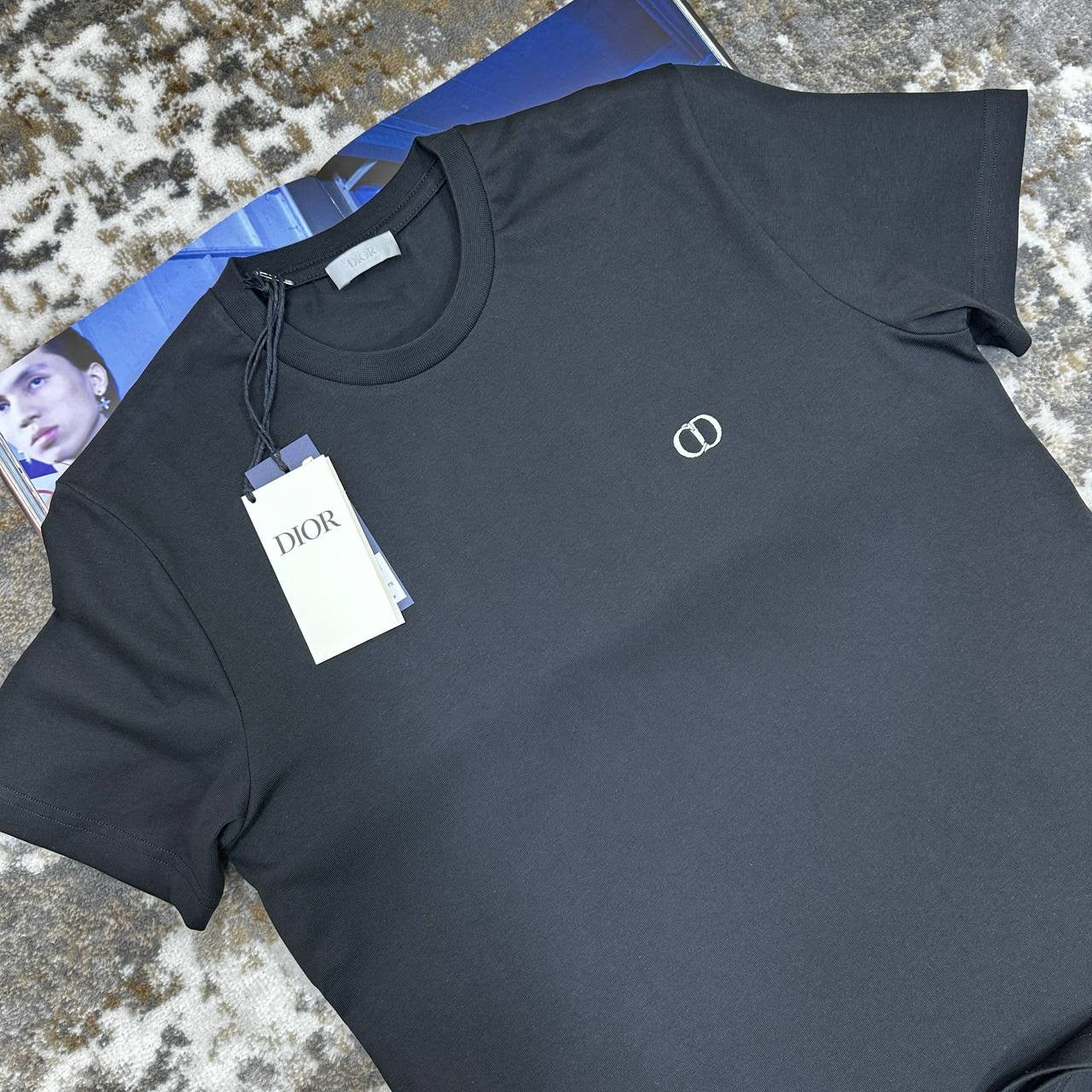 CHRISTN DOR SMALL BADGE TSHIRT-BLACK