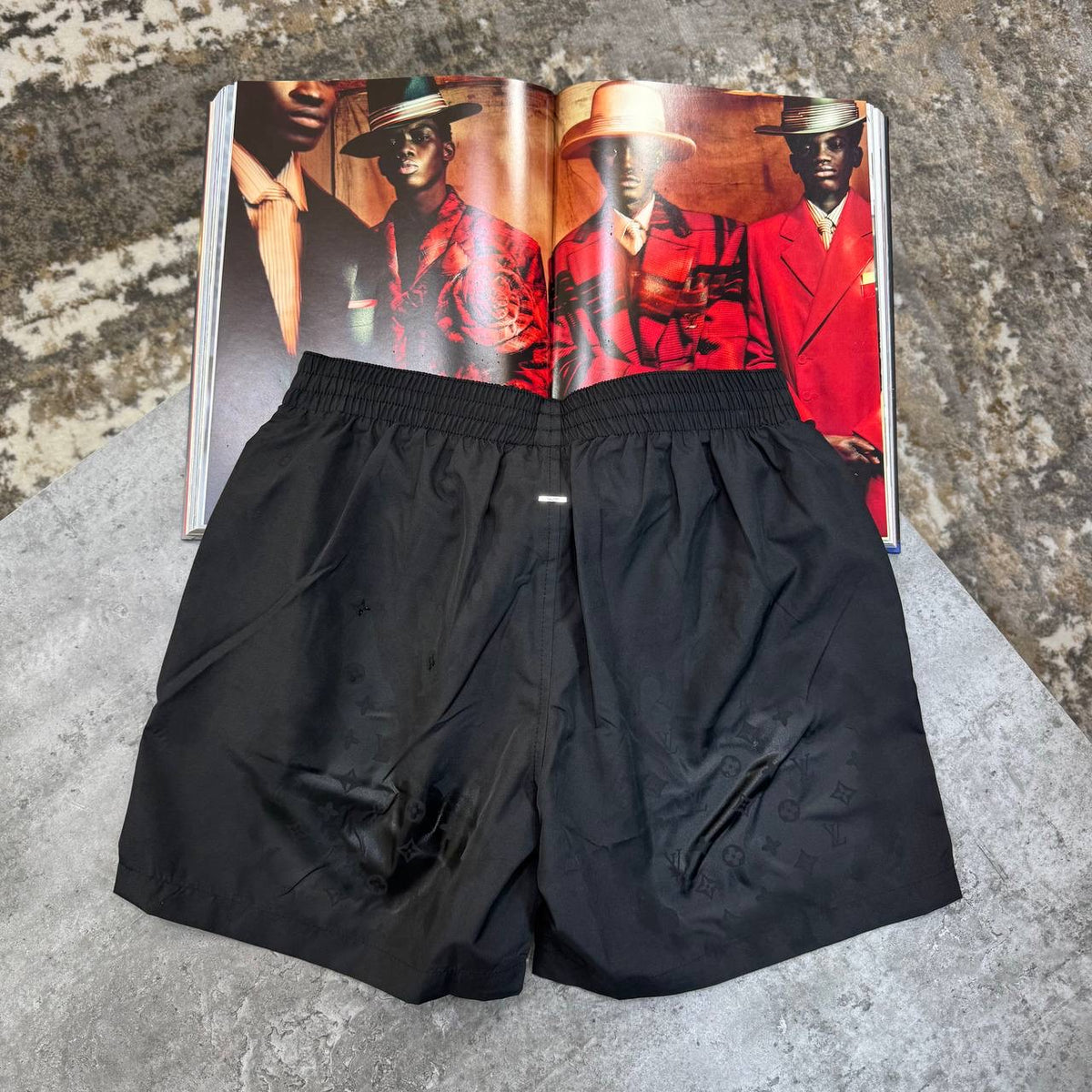 L.V WATER REACTIVE SWIM SHORT BLACK