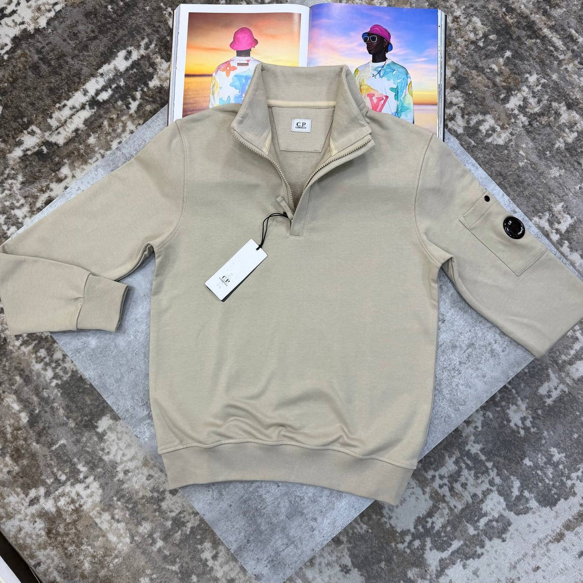 CP SIDE BADGE HALF-ZIP BEIGE