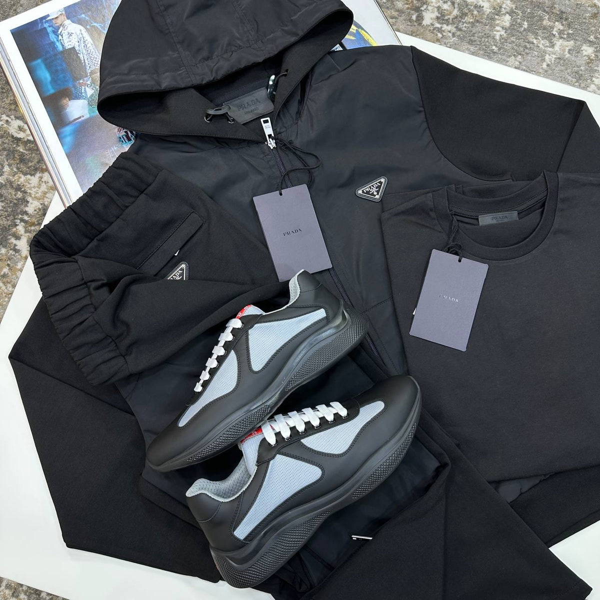 PRDA TRACKSUIT FROMT METAL BADGE BLACK