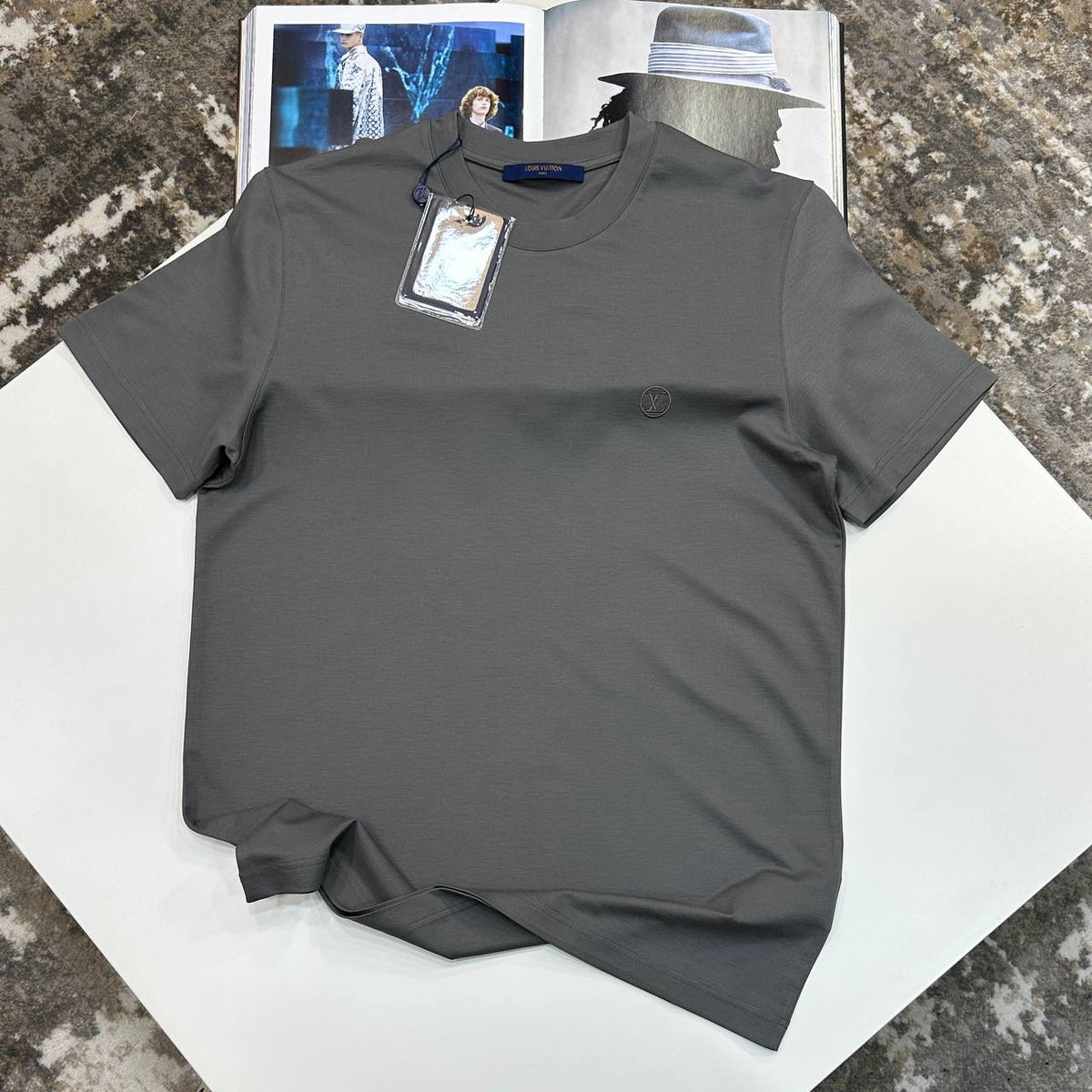 L.V TSHIRT-GREY