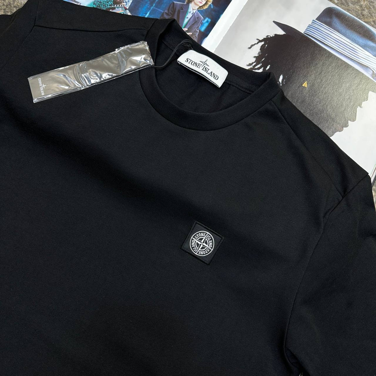 STN-ISLND TSHIRT- BLACK