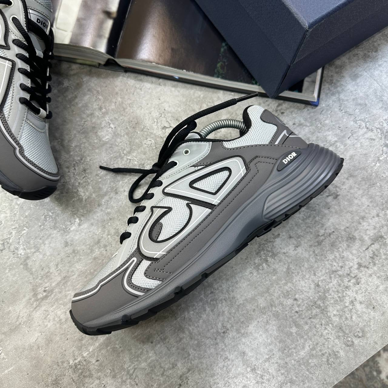 B-30 TRAINER ALL GREY