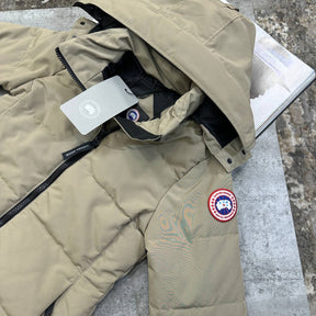 C.G RED BADGE CHELSEA PARKA JACKET-BEIGE