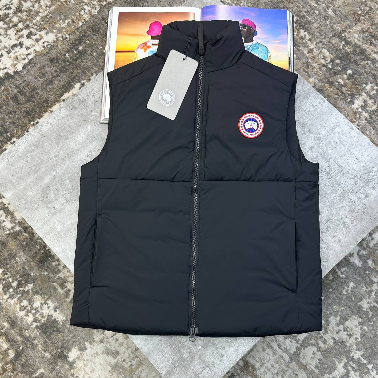 C.G BODYWARMER RED BADGE BLACK