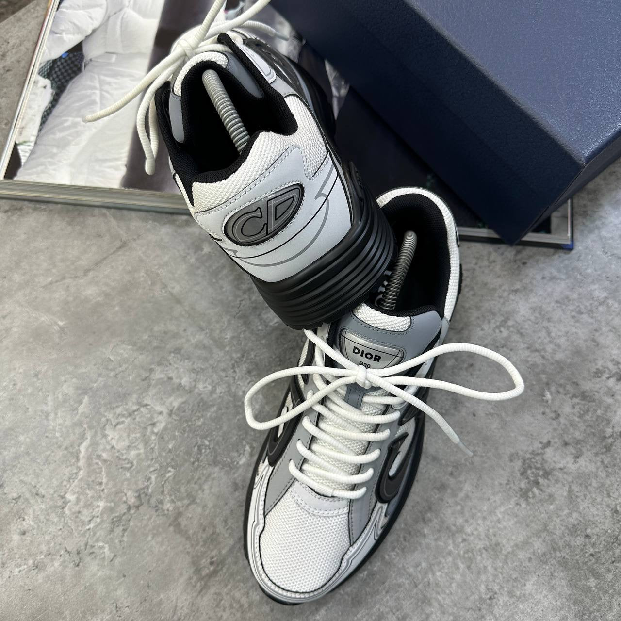 B-30 TRAINER WHITE/GREY
