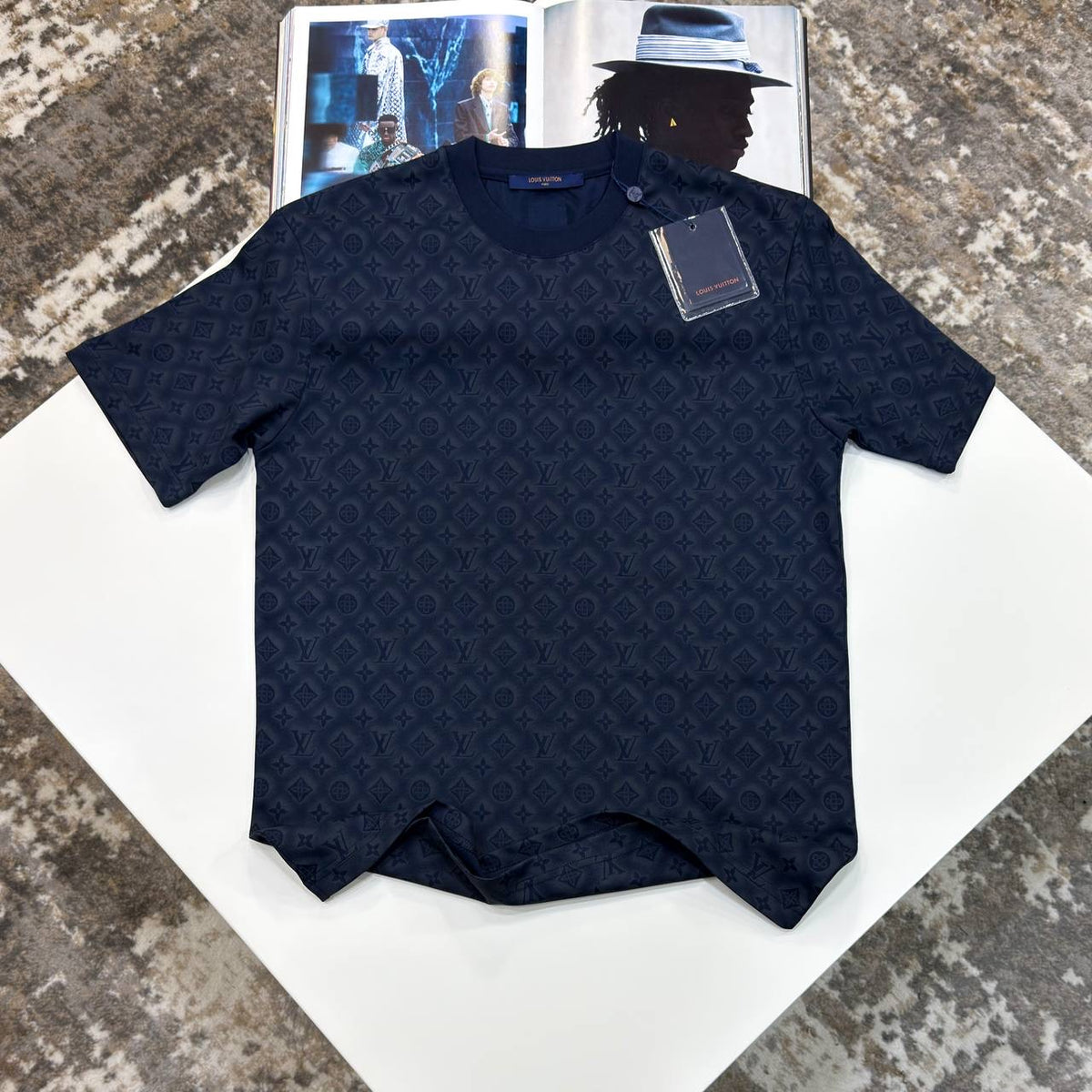 l.V TSHIRT-NAVY